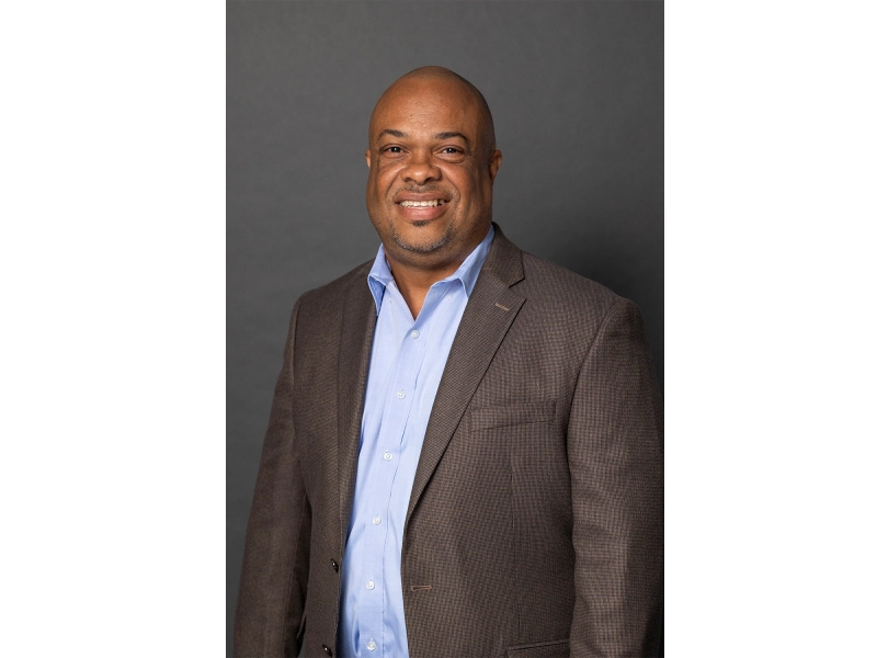 Unedited business portrait of male employee with harsh shadows, minor blemishes, and unadjusted suit details.jpg Unedited business portrait of male employee with harsh shadows, minor blemishes, and unadjusted suit details.jpg